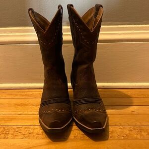 Ariat brown leather cowgirl boots. Size 9